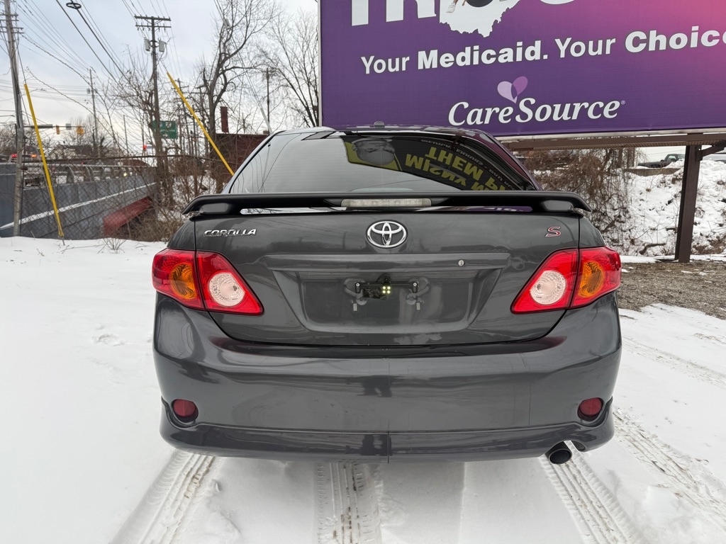 Toyota Corolla Base 5-Speed MT 2010