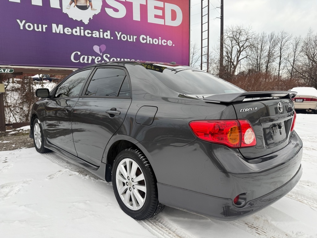 Toyota Corolla Base 5-Speed MT 2010