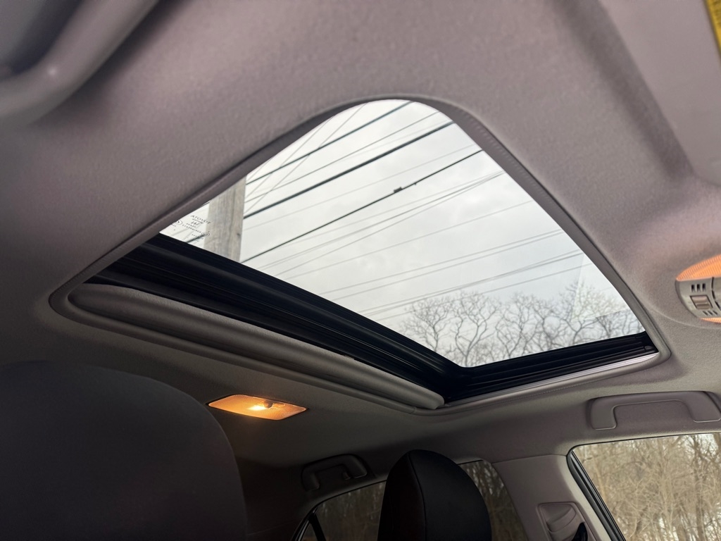 Toyota Corolla Base 5-Speed MT 2010