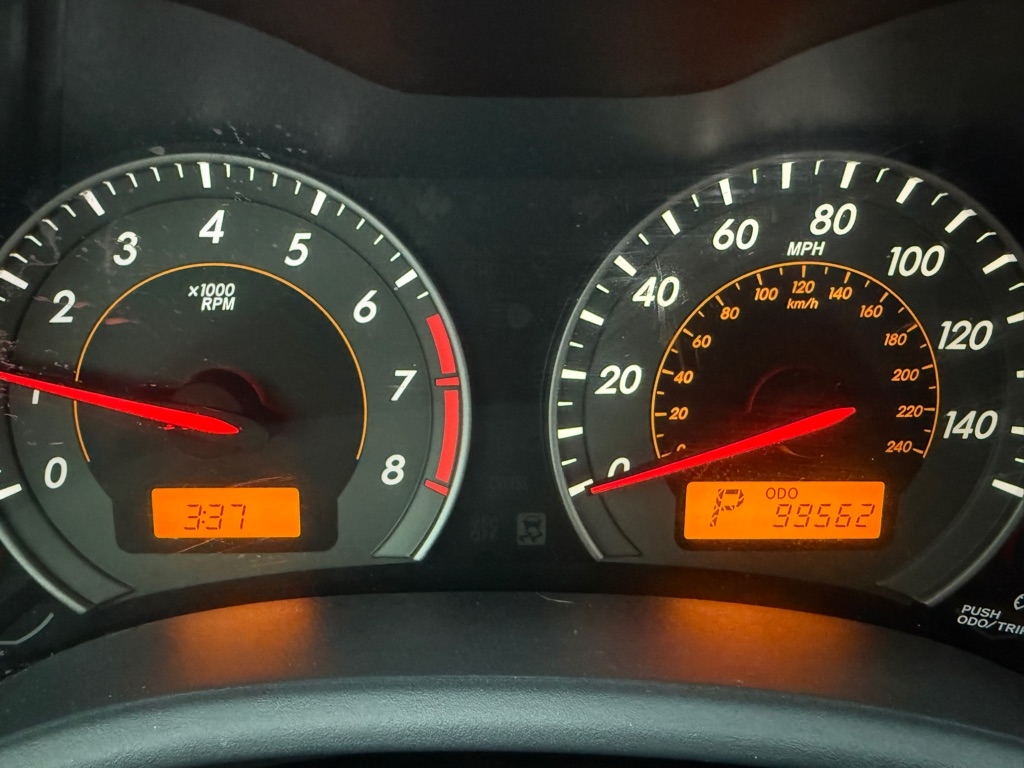 Toyota Corolla Base 5-Speed MT 2010