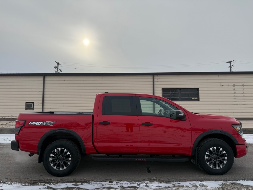 Nissan Titan PRO-4X Crew Cab 4WD 2024