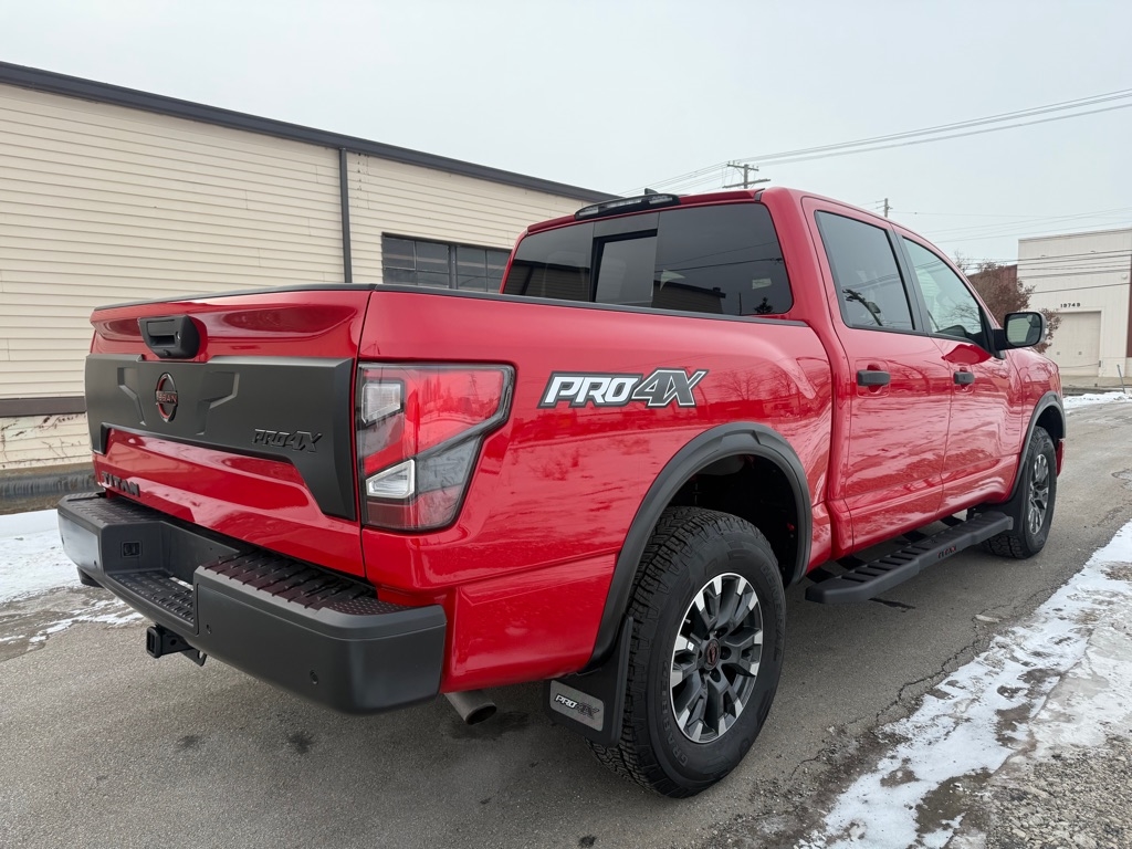 Nissan Titan PRO-4X Crew Cab 4WD 2024