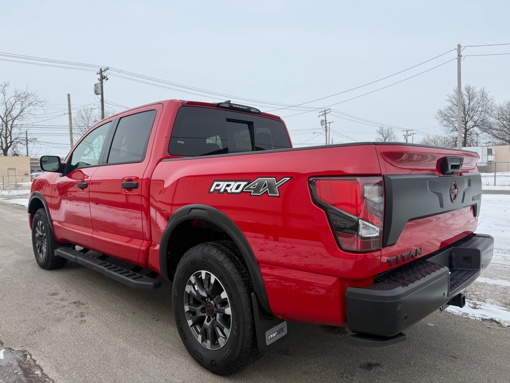 Nissan Titan PRO-4X Crew Cab 4WD 2024