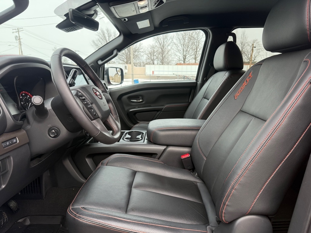 Nissan Titan PRO-4X Crew Cab 4WD 2024