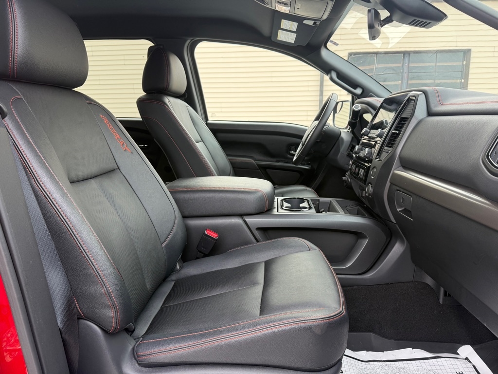 Nissan Titan PRO-4X Crew Cab 4WD 2024
