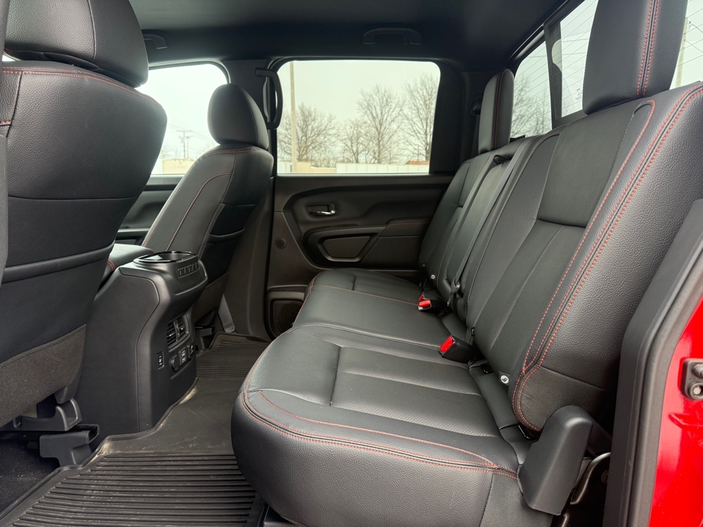 Nissan Titan PRO-4X Crew Cab 4WD 2024