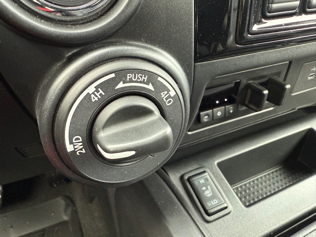 Nissan Titan PRO-4X Crew Cab 4WD 2024