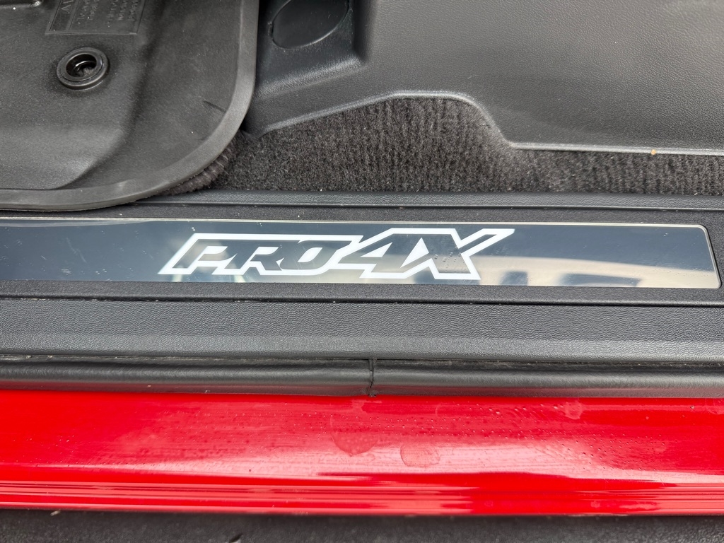 Nissan Titan PRO-4X Crew Cab 4WD 2024