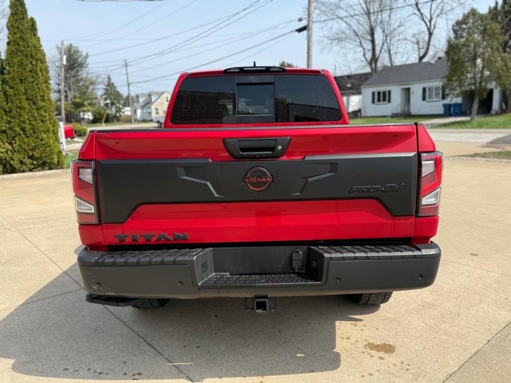 Nissan Titan PRO-4X Crew Cab 4WD 2024