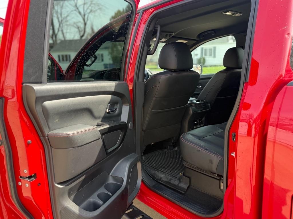 Nissan Titan PRO-4X Crew Cab 4WD 2024