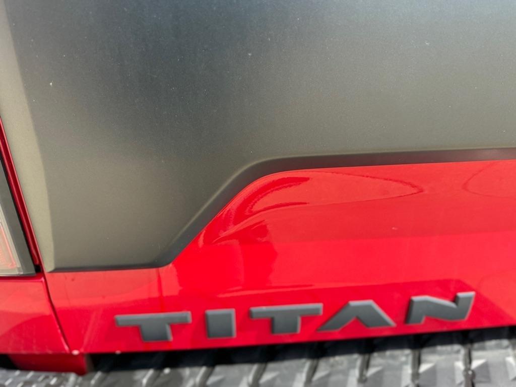 Nissan Titan PRO-4X Crew Cab 4WD 2024