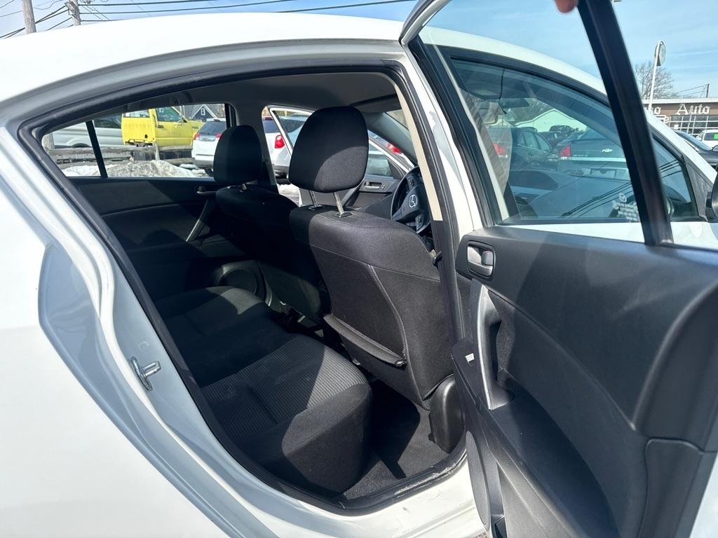 Mazda MAZDA3 i Sport 4-Door 2013