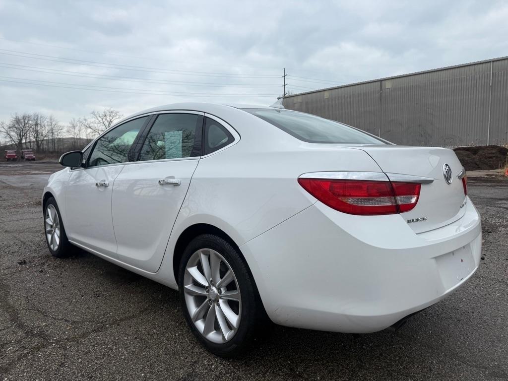Buick Verano Base 2012