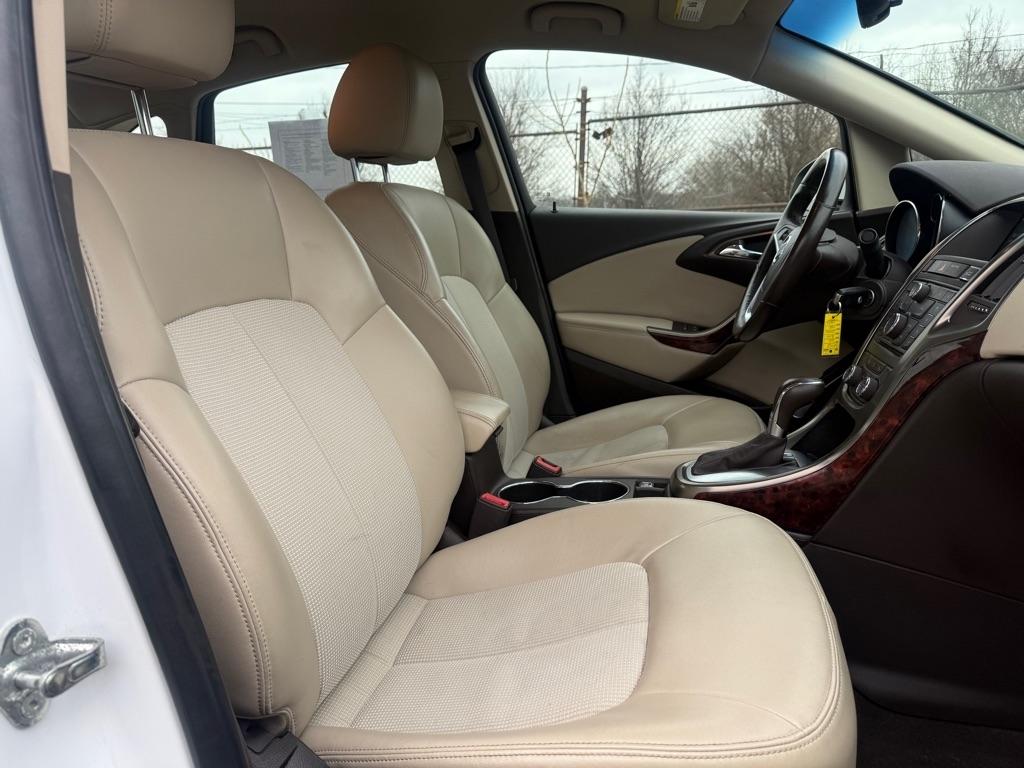 Buick Verano Base 2012