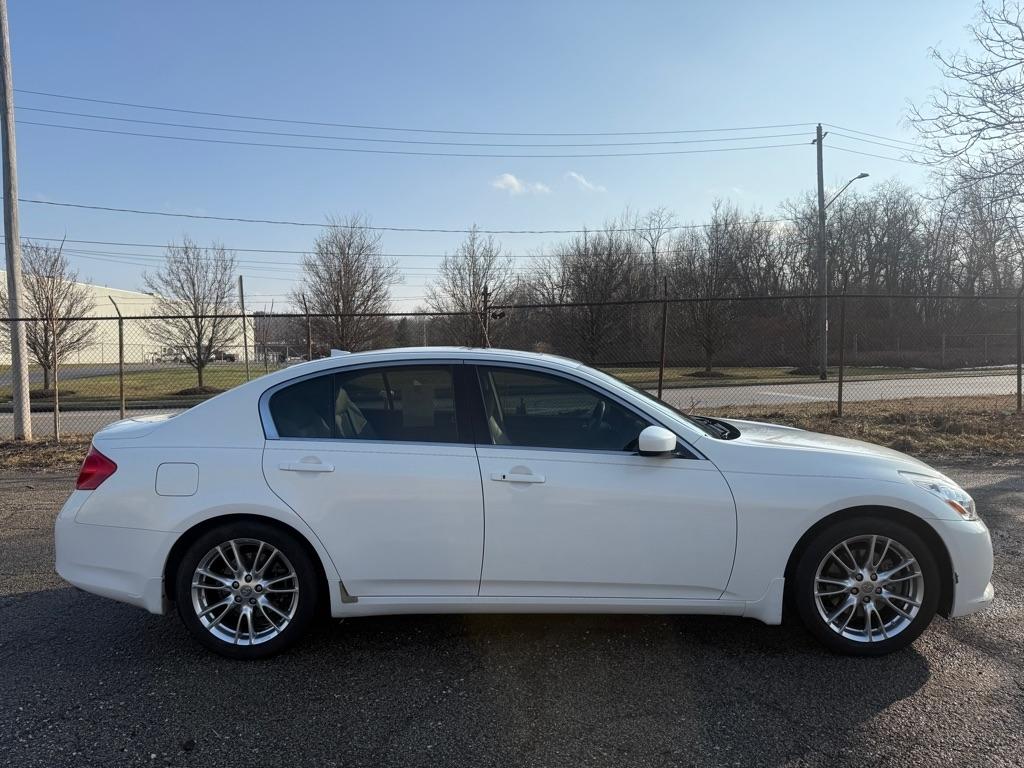 Infiniti G Sedan G37 Sport 6MT 2011