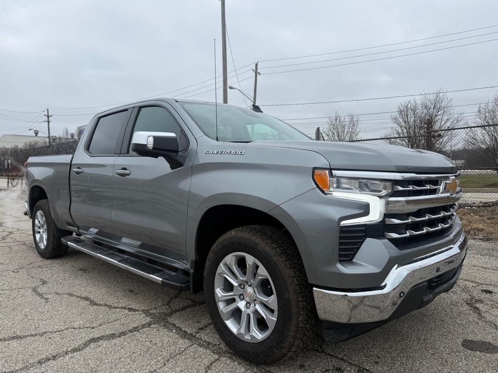 Chevrolet Silverado 1500 LT Crew Cab 4WD 2025