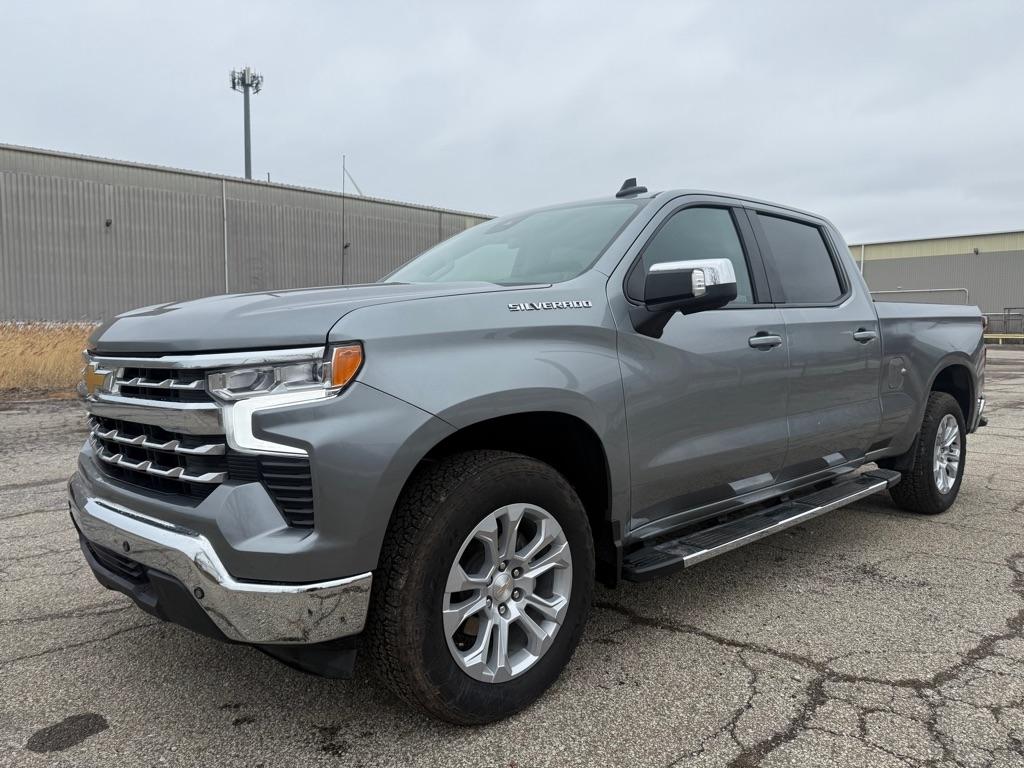 Chevrolet Silverado 1500 LT Crew Cab 4WD 2025
