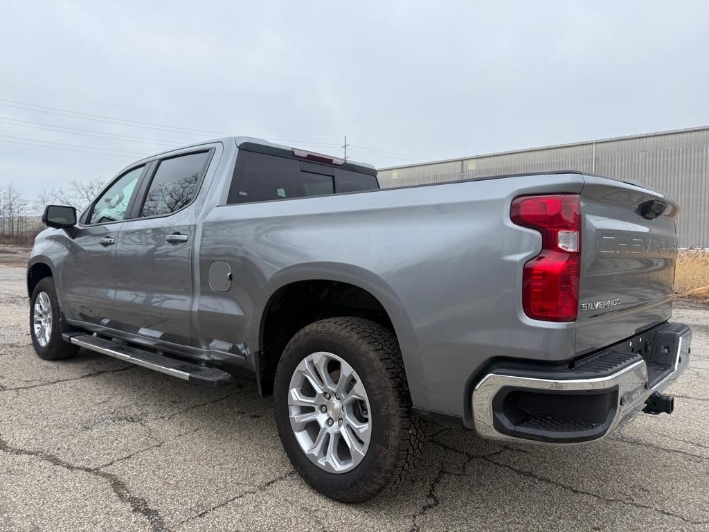 Chevrolet Silverado 1500 LT Crew Cab 4WD 2025