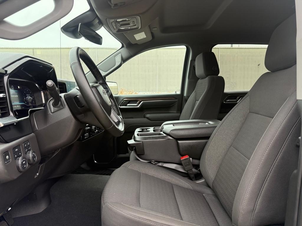 Chevrolet Silverado 1500 LT Crew Cab 4WD 2025