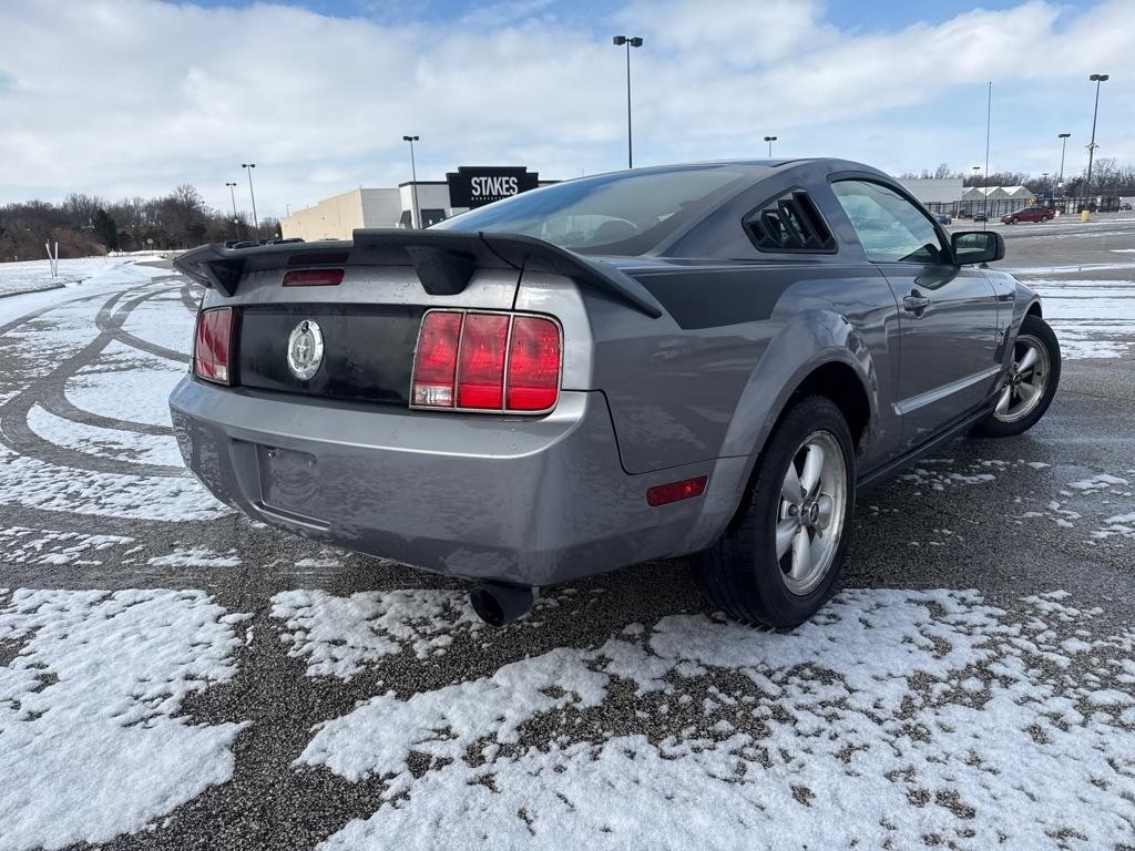 Ford Mustang V6 Deluxe Coupe 2007