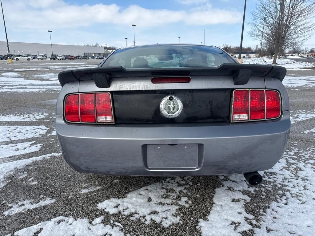 Ford Mustang V6 Deluxe Coupe 2007