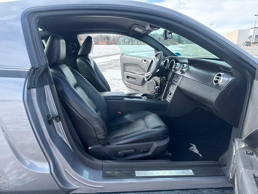 Ford Mustang V6 Deluxe Coupe 2007