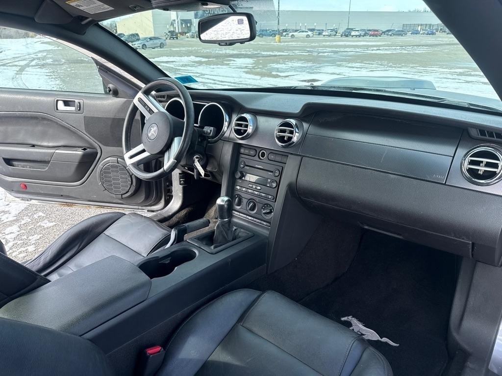 Ford Mustang V6 Deluxe Coupe 2007