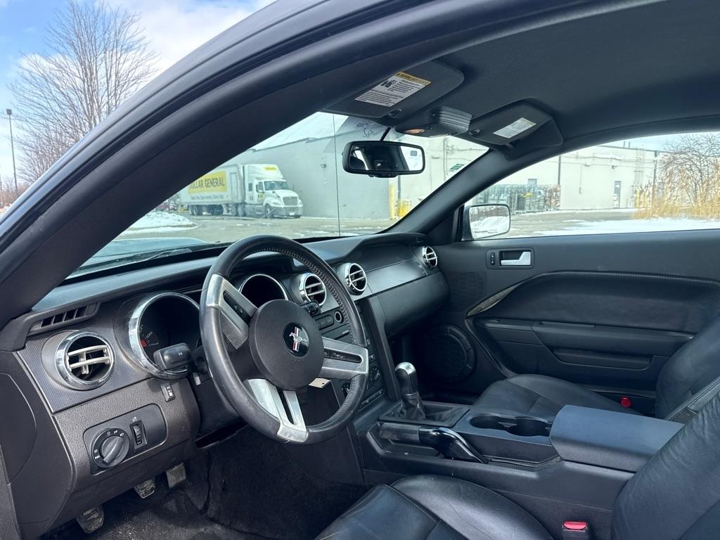 Ford Mustang V6 Deluxe Coupe 2007