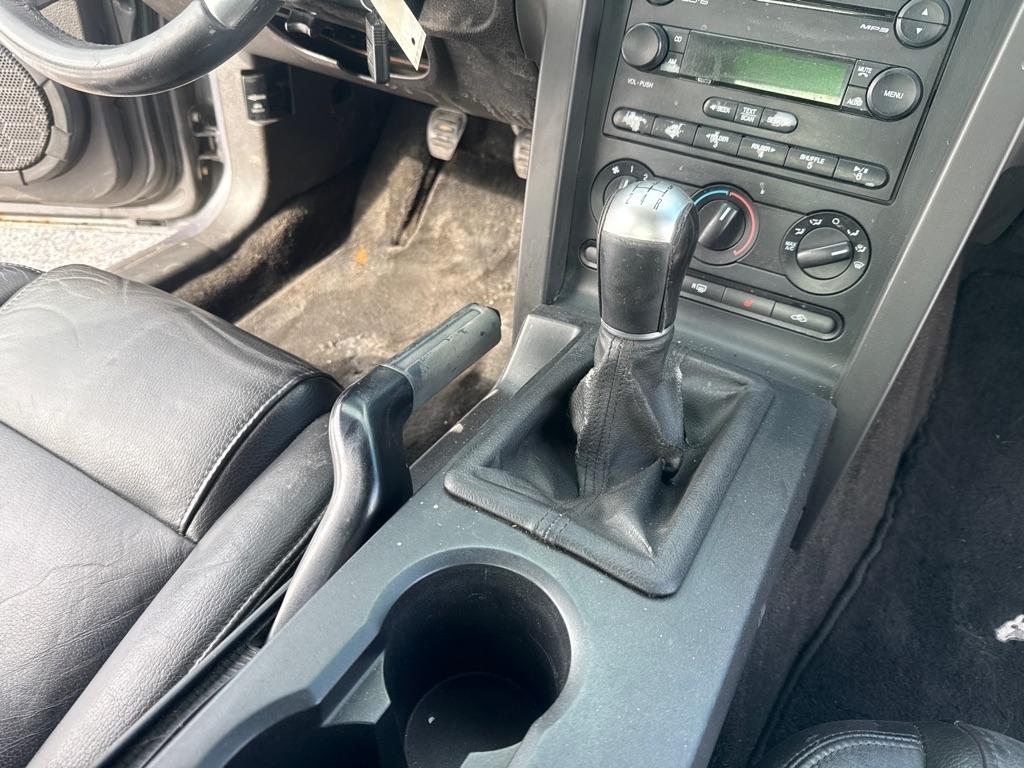 Ford Mustang V6 Deluxe Coupe 2007