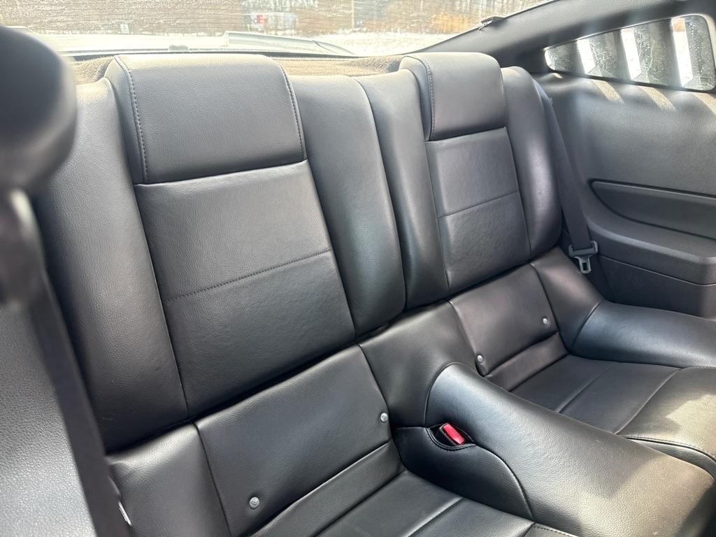 Ford Mustang V6 Deluxe Coupe 2007