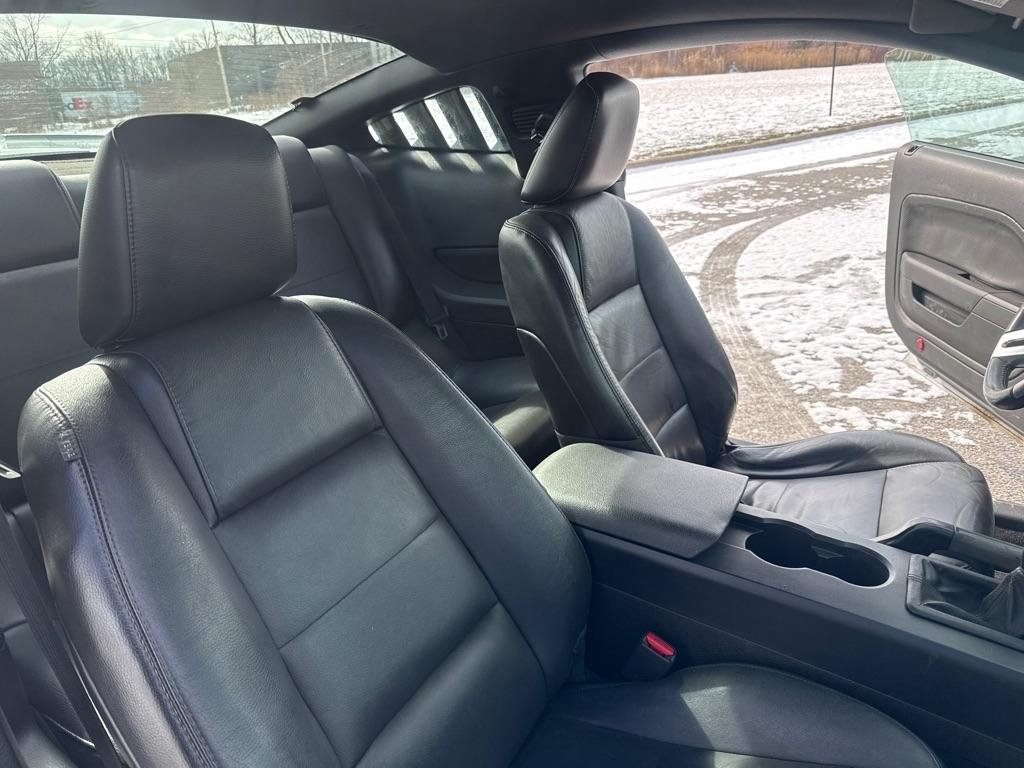 Ford Mustang V6 Deluxe Coupe 2007