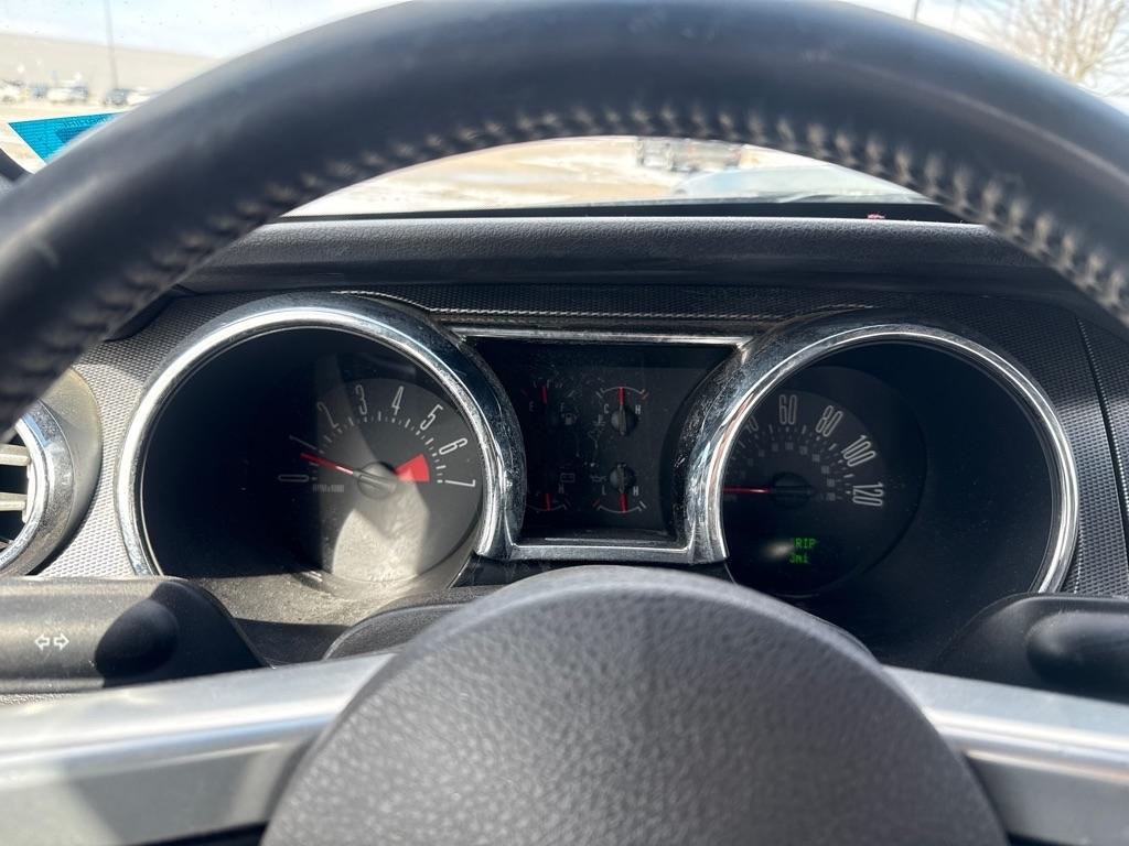 Ford Mustang V6 Deluxe Coupe 2007