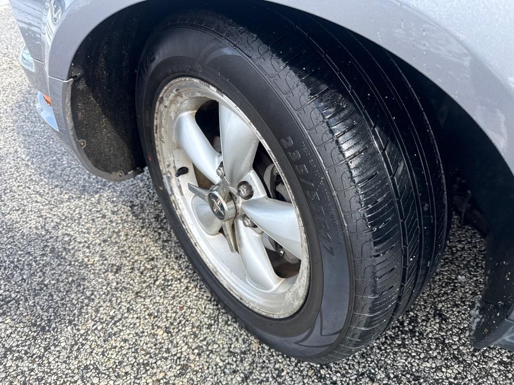 Ford Mustang V6 Deluxe Coupe 2007