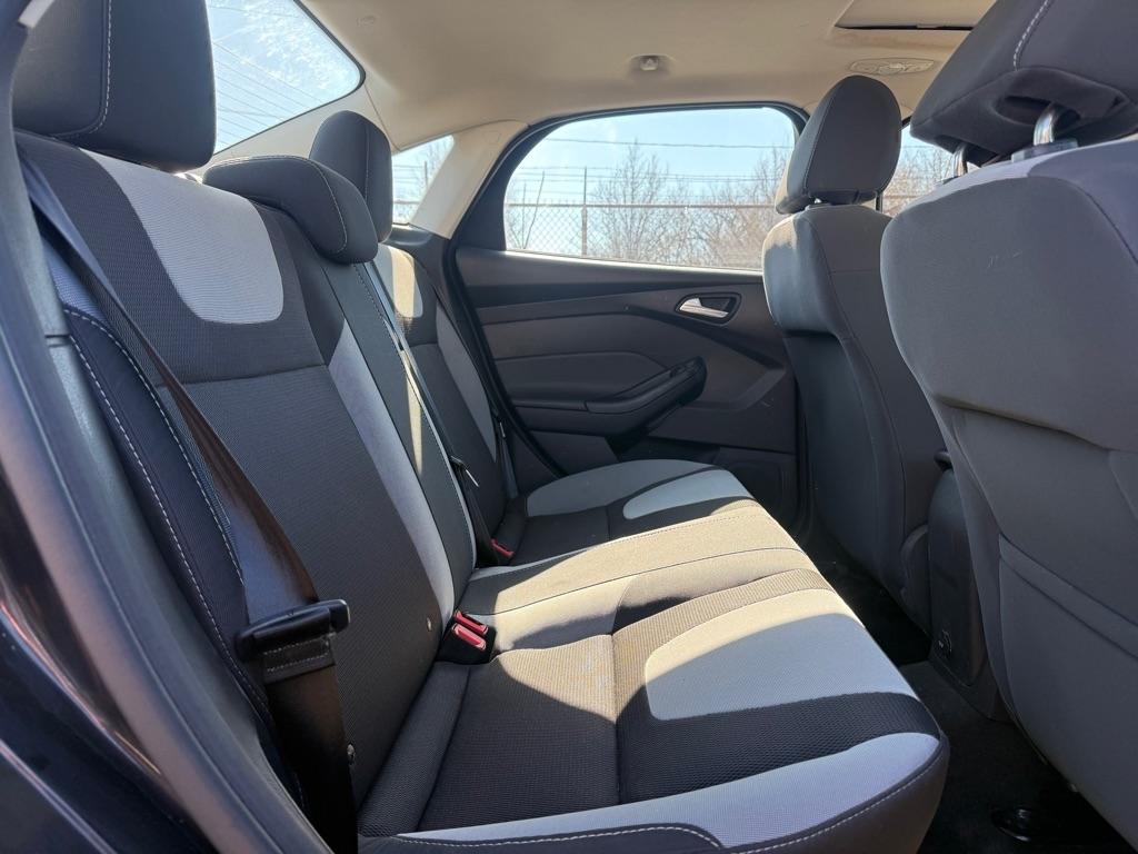 Ford Focus SE Sedan 2012