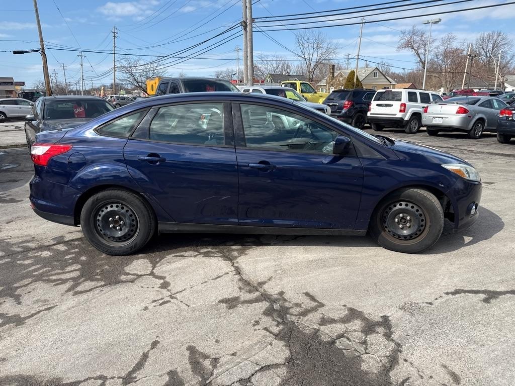 Ford Focus SE Sedan 2012
