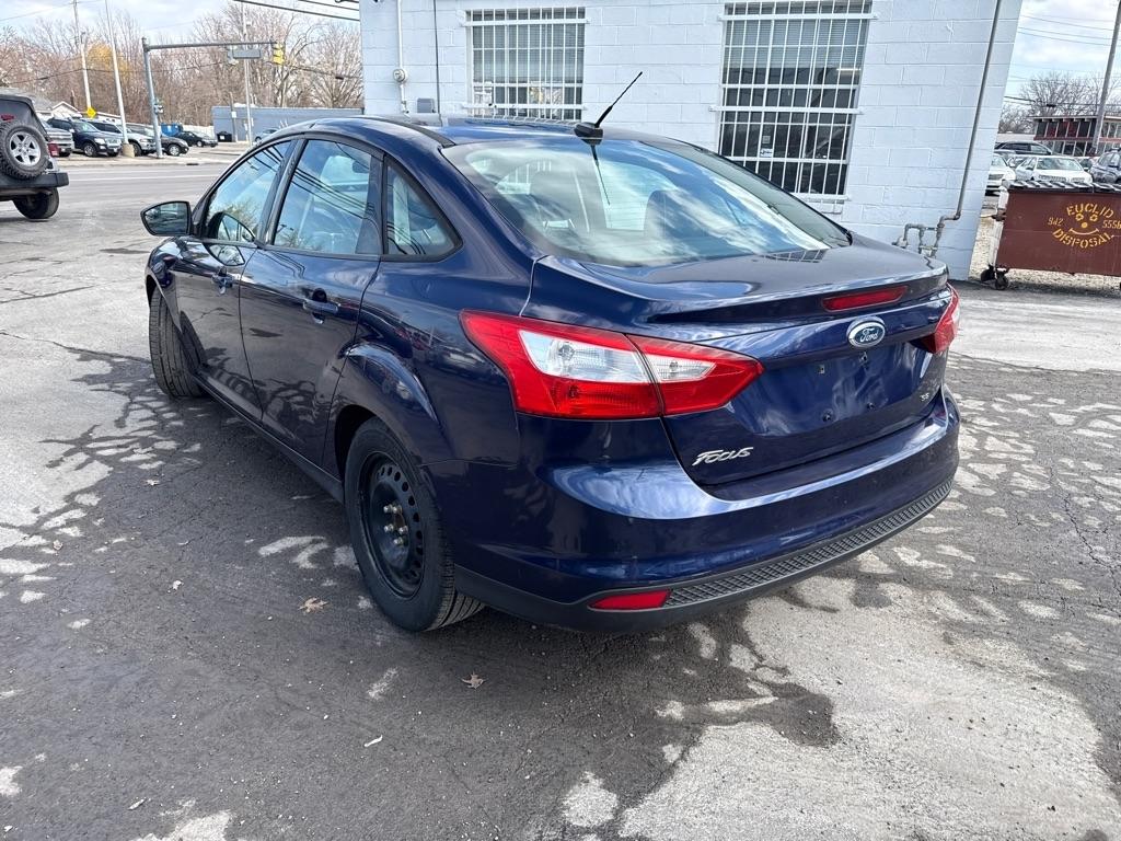 Ford Focus SE Sedan 2012