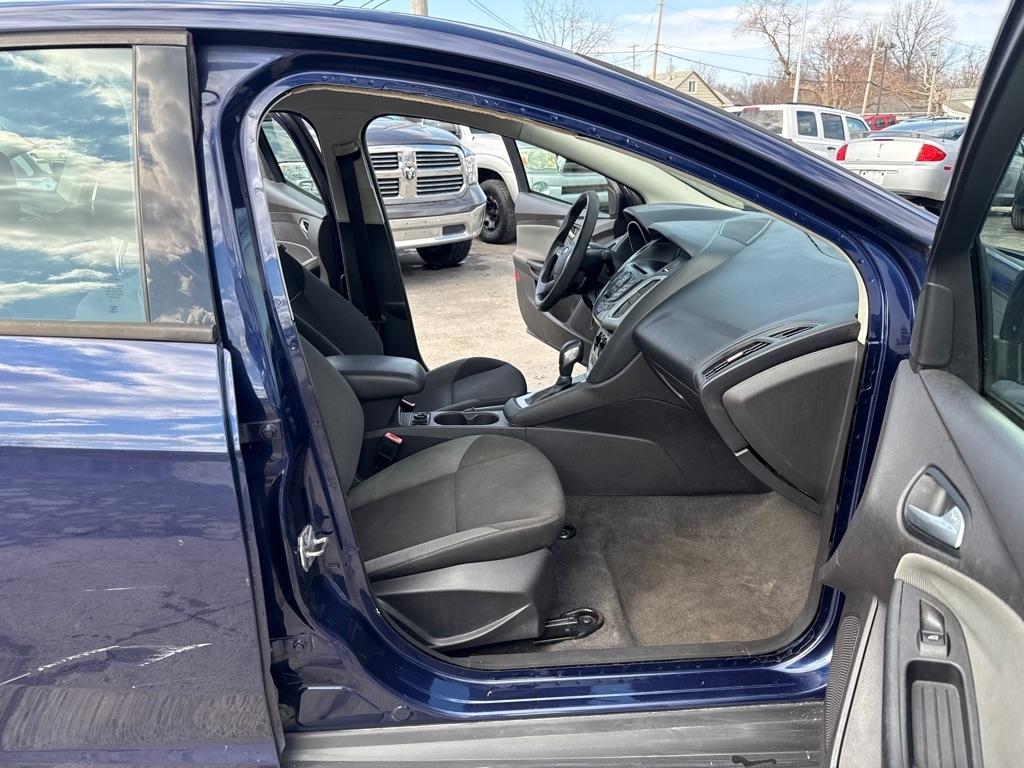 Ford Focus SE Sedan 2012