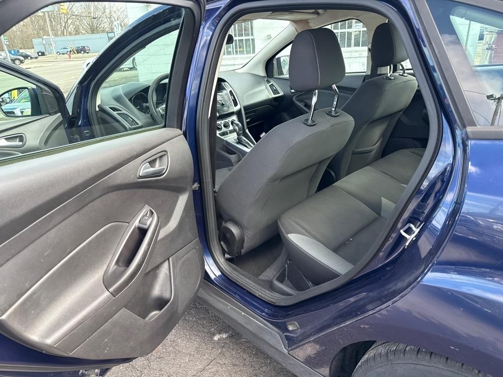 Ford Focus SE Sedan 2012