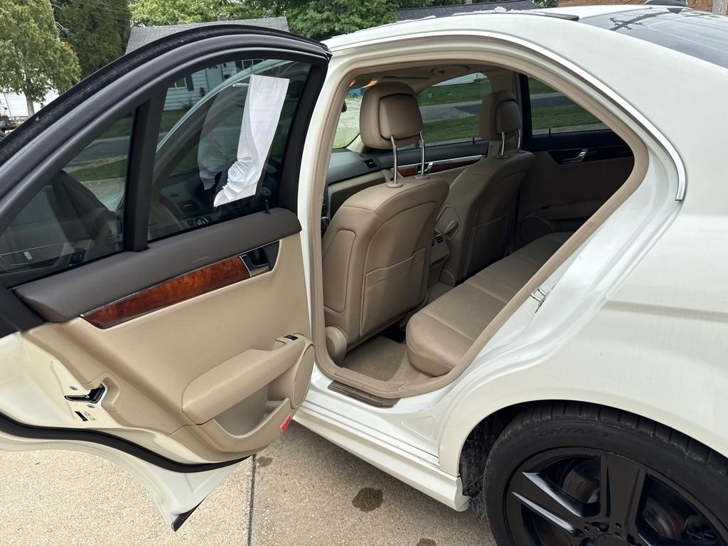 Mercedes-Benz C-Class C300 4MATIC Sport Sedan 2011