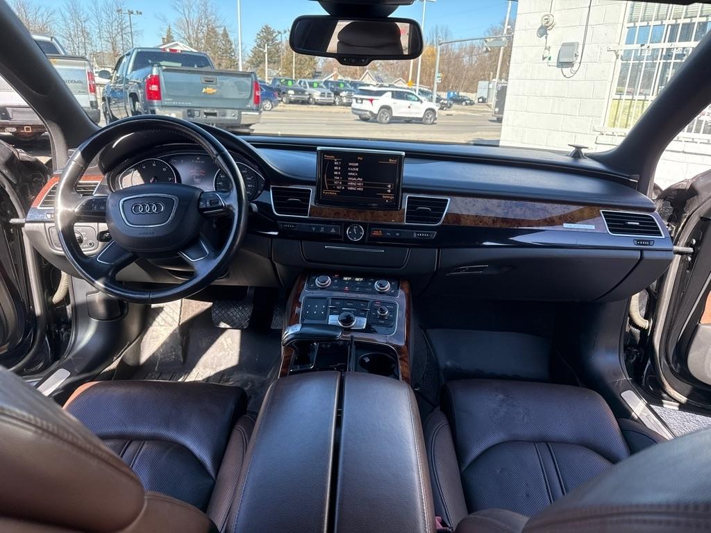 Audi A8 4.2L quattro 2011