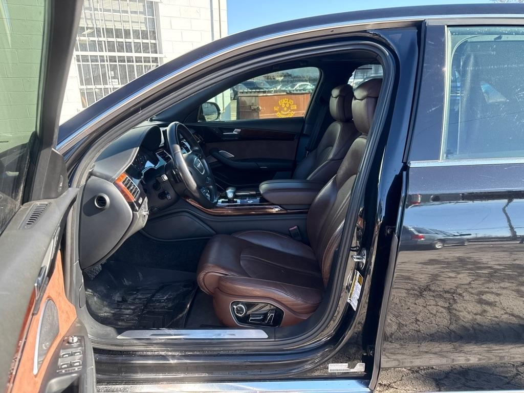 Audi A8 4.2L quattro 2011