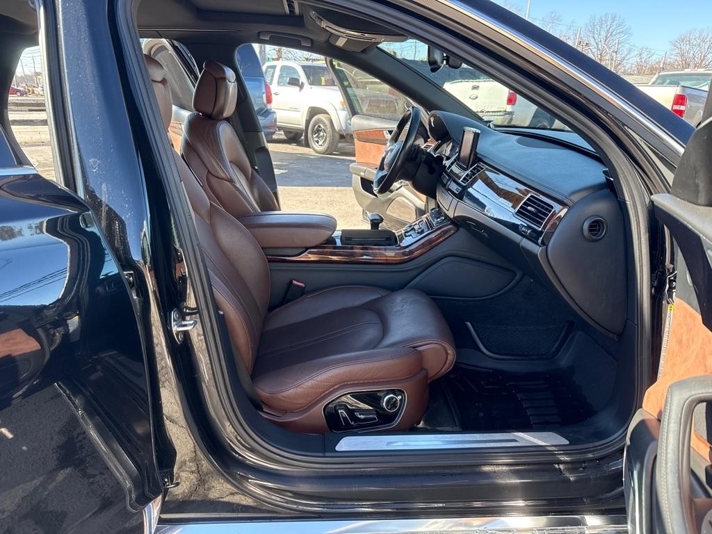 Audi A8 4.2L quattro 2011