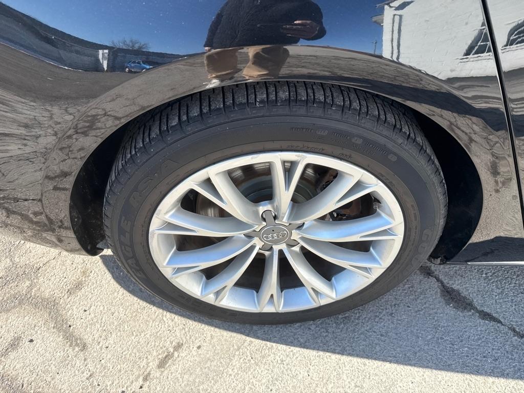 Audi A8 4.2L quattro 2011