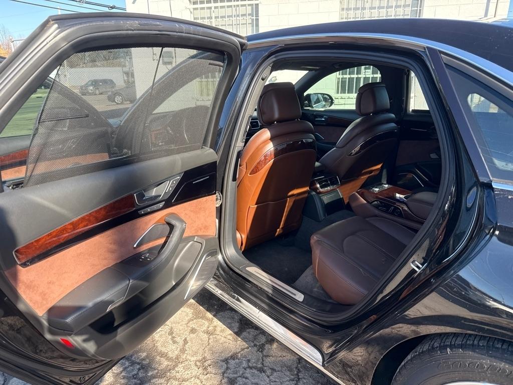 Audi A8 4.2L quattro 2011