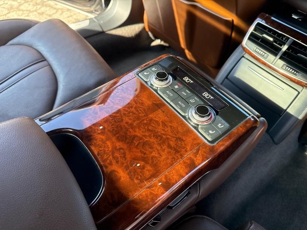 Audi A8 4.2L quattro 2011