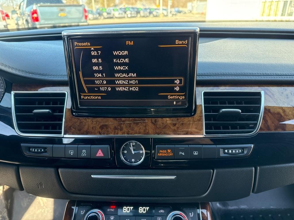 Audi A8 4.2L quattro 2011