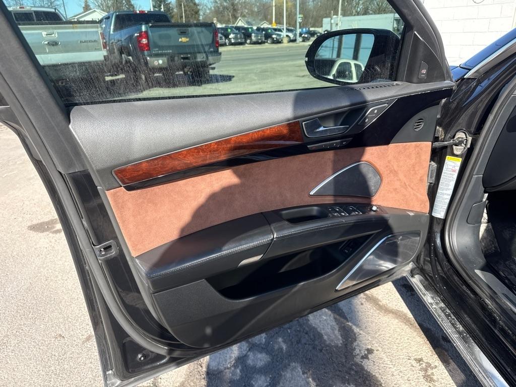 Audi A8 4.2L quattro 2011