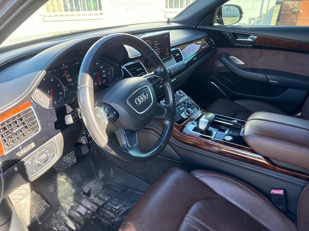 Audi A8 4.2L quattro 2011