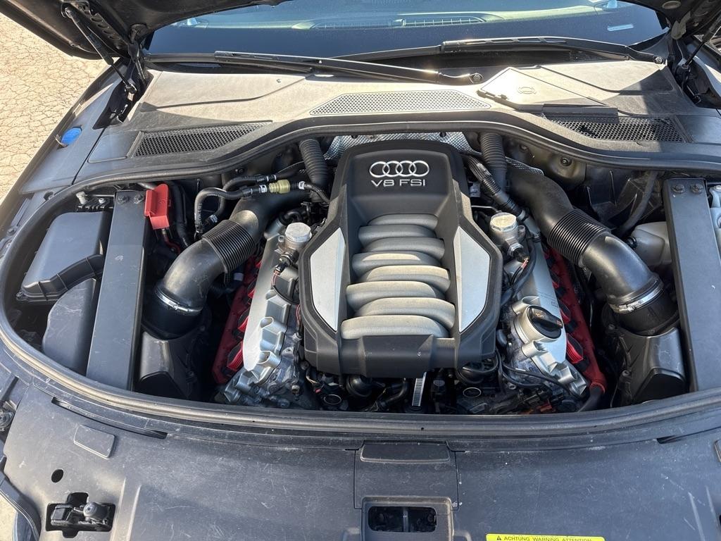 Audi A8 4.2L quattro 2011