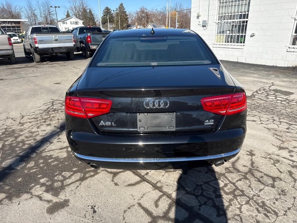 Audi A8 4.2L quattro 2011